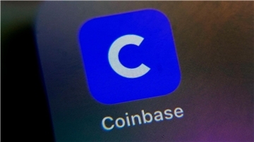 Das Logo der Coinbase-App ist auf dem Bildschirm eines Handys zu sehen.