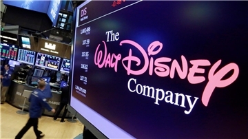 Das Logo von Walt Disney auf einem Bildschirm an der New Yorker Börse. Disney und andere Streaming-Anbieter haben bisher hohe Verluste in Kauf genommen, um dem Vorreiter Netflix Marktanteile abzujagen.