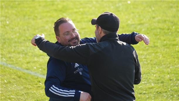 Das LTS-Trainer-Duo Dennis Thermer (links) und Sasa Pinter freuen sich über den 20. Saisonsieg beim Drittletzten OT Bremen und über die Schützenhilfe der TSV Wulsdorf gegen den ATSV Sebaldsbrück.