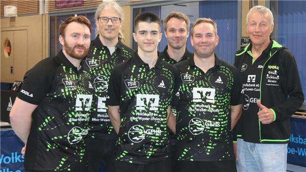 Das Lunestedter Team mit (von links) Anton Depperschmidt, Elger Neumann, Alexander Uhing, Martin Gluza, Matti von Harten und Betreuer Siegfried Grotheer hat am Samstag ein wichtiges Heimspiel gegen Algesdorf.