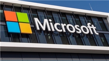 Das Microsoft-Logo an der Fassade eines Bürogebäudes in der Parkstadt Schwabing im Norden der bayerische Landeshauptstadt.