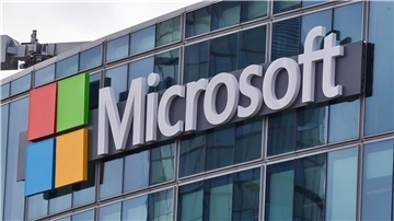 Das Microsoft-Logo ist in Issy-les-Moulineaux, außerhalb von Paris, an einem Bürogebäude zu sehen.