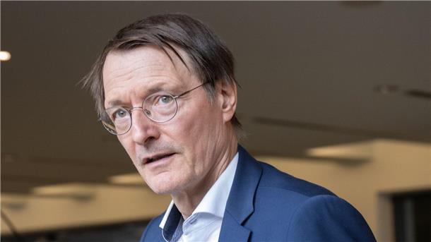 Das Ministerium von Gesundheitsminister Lauterbach verspricht sich von dem geplanten Krankenhaus-Register auch Motivation für die Kliniken zu Qualitätsverbesserungen.