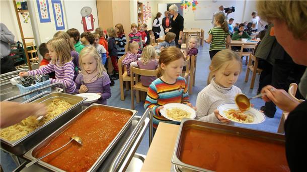 Das Mittagessen soll nicht in der Schule in Burhave zubereitet, sondern von einer Firma aus Bremerhaven angeliefert werden.