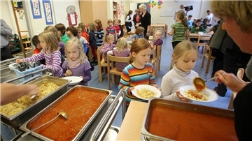 Das Mittagessen soll nicht in der Schule in Burhave zubereitet, sondern von einer Firma aus Bremerhaven angeliefert werden.