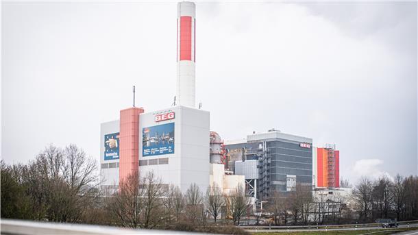 Das Müll-Heizkraftwerk wird umfangreich modernisiert und bekommt neue Kessel. Kommende Woche soll ein großer Baukran aufgebaut werden.