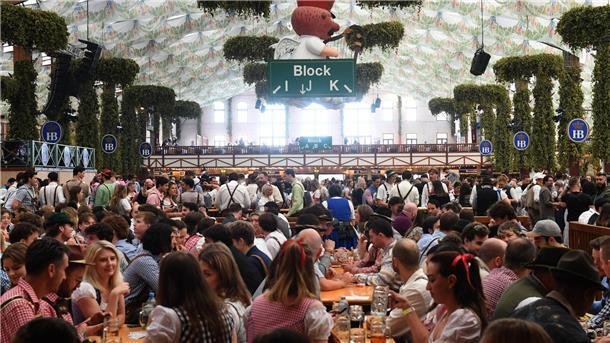 Oktoberfest in München eröffnet Das Münchner Oktoberfest startet.