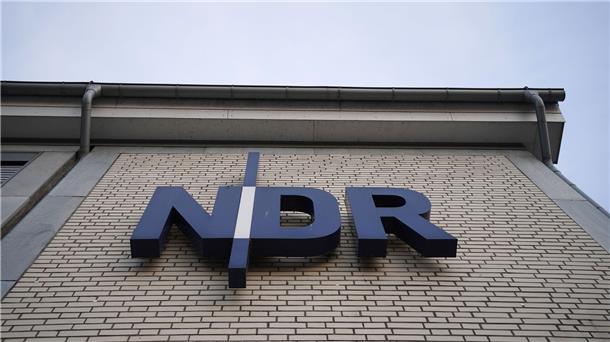 NDR startet Untersuchung der Unternehmenskultur Das NDR-Logo am Landesfunkhaus Schleswig-Holstein: Die externe Überprüfung von Vorwürfen gegen Führungskräfte des Norddeutschen Rundfunks in Kiel und Hamburg.