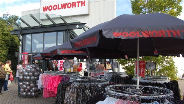 Das neue Woolworth-Kaufhaus in Brake hat jetzt an der Otto-Hahn-Straße eröffnet. Und gleich zur Eröffnung viele Kundinnen und Kunden angelockt.