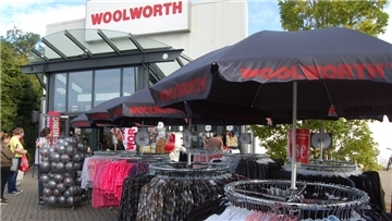 Das neue Woolworth-Kaufhaus in Brake hat jetzt an der Otto-Hahn-Straße eröffnet. Und gleich zur Eröffnung viele Kundinnen und Kunden angelockt.