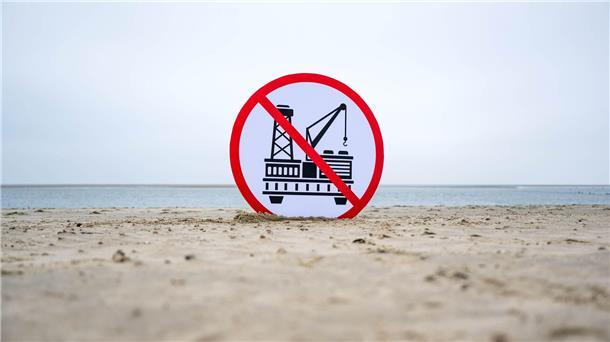 Umwelthilfe klagt gegen Genehmigung für Erdgasbohrung Das niedersächsische Landesamt für Bergbau hatte dem niederländischen Energiekonzern One-Dyas im August für die Förderung auf deutscher Seite eine Genehmigung erteilt. (Archivbild)