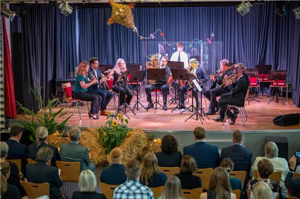 Das NIG-Ensemble spielt am Sonnabendmorgen unter der Leitung von Jan Kaufhold - ...