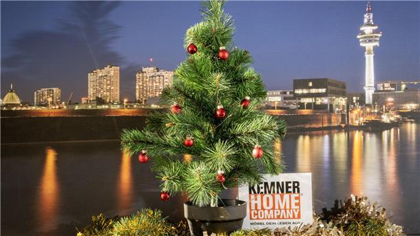 Das NZ-Weihnachtsbäumchen ist in Bremerhaven und im Landkreis Cuxhaven unterwegs und besucht außergewöhnliche Orte unserer Region. Raten Sie bis Weihnachten mit, wo unser Weihnachtsbaum steht, und gewinnen Sie tolle Preise.