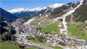 Das österreichische Bundesland Tirol hat in der Nacht vom 23. auf den 24. April die Quarantäne für Sölden, St. Anton am Arlberg sowie das gesamte Paznauntal inklusive Ischgl aufgehoben. Damit steht kein Ort in Tirol mehr unter Quarantäne.