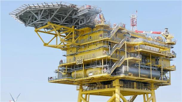 Das Offshore-Umspannwerk aus der Nähe.