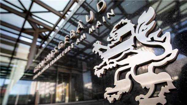Justiz will 720 Millionen Euro von russischer Bank einziehen Das OLG Frankfurt will 720 Millionen Euro russisches Vermögen einziehen.