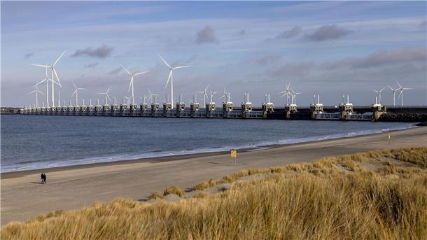 Nordsee-Flut vor 70 Jahren: Start für den Hochwasserschutz Das Oosterschelde-Sperrwerk: Der Damm zwischen der Oosterschelde und der Nordsee ist eine Reaktion auf die verheerende Flut.