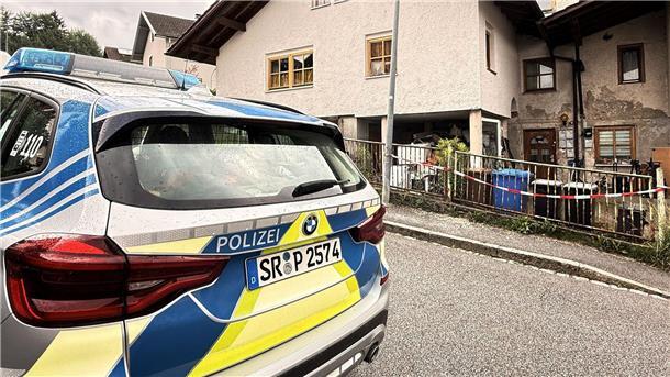 Das optisch heruntergekommene Haus ist in der Nachbarschaft als „Problemhaus“ bekannt. 