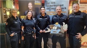 Das Organisationsteam des Fernfahrerstammtischs mit den Referenten.