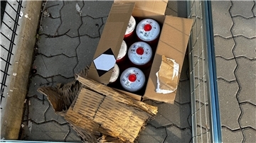 Das Paket mit der offenbar defekten Gaskartusche.