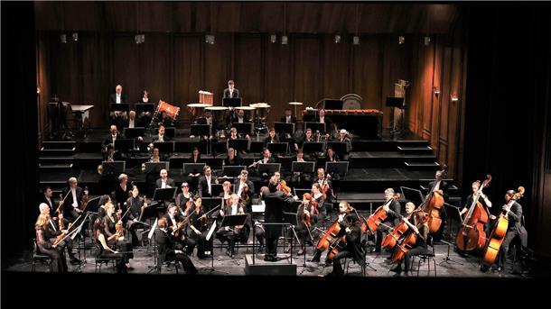 Das Philharmonische Orchester Bremerhaven beim Sinfoniekonzert. 