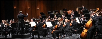 Das Philharmonische Orchester Bremerhaven wird noch bis Juli 2026 von Marc Niemann geleitet. Die Vorgehensweise bei der Suche nach einem Nachfolger steht jetzt in der Kritik.
