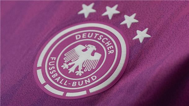 Das pinke DFB-Trikot ist bei den Fans sehr beliebt. 