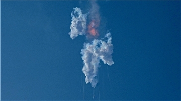 Das Raumschiff „Starship“ von SpaceX explodiert und bricht nach dem Start von der Starbase in Boca Chica auseinander.