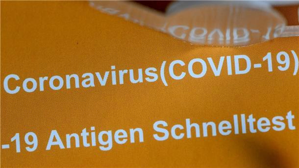 Rund 12.000 Corona-Fälle an Robert Koch-Institut gemeldet Das RKI geht für die Woche vom 21. Oktober von 6,4 Millionen akuten Atemwegserkrankungen aus. (Symbolbild)