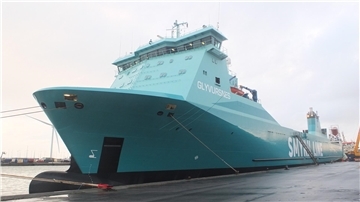 Das RoRo-Schiff „Glyvursnes“ erhielt einen auffälligen Anstrich während der Werftzeit.
