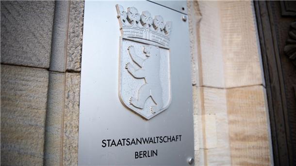 Das Schild mit der Aufschrift „Staatsanwaltschaft Berlin“ am Eingang des Gerichts in Moabit.