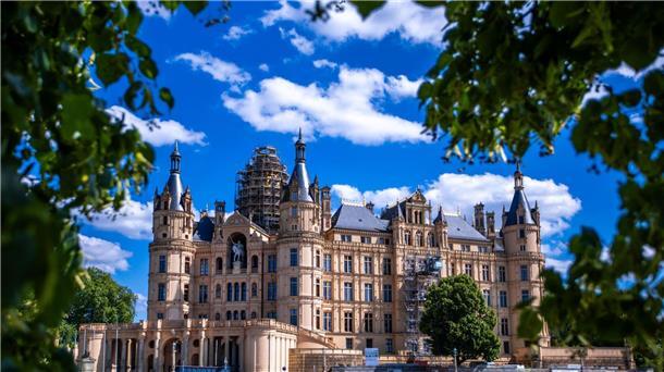 Das Schloss ist das Wahrzeichen von Schwerin. Die einstige Residenz der mecklenburgischen Herzöge soll Weltkulturerbe werden.