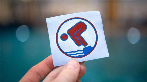 Freischwimmer ist nicht gleich Freischwimmer Das Schwimmabzeichen Bronze, auch Freischwimmer genannt, ist wichtig für kleine Schwimmer. Doch bei der Prüfung sind die Auslegung und die Vorgehensweise keinesfalls überall gleich, wie eine Studie zeigt. (Archivbild)