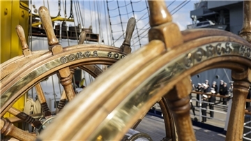 Das Segelschulschiff ist heute zu einer Ausbildungsreise aufgebrochen und wird Ende September zurückerwartet.