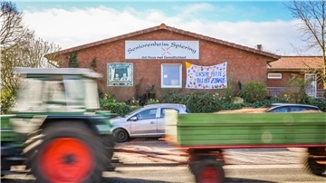 Das Seniorenheim Spiering in Lintig bittet Besucher, draußen zu bleiben. Als Schutz gegen den neuen Coronavirus.