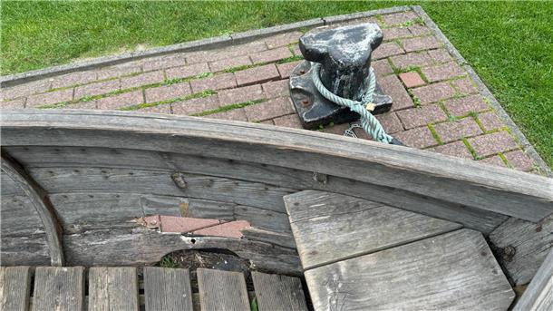 Das Sielboot am Fedderwardersieler Hafen ist jetzt vor Hochwasser gesichert.