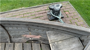 Das Sielboot am Fedderwardersieler Hafen ist jetzt vor Hochwasser gesichert.