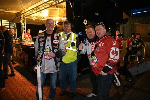 Das sind die schönsten Bilder der Fishtown-Pinguin-Fans beim CHL-Achtelfinalspie...