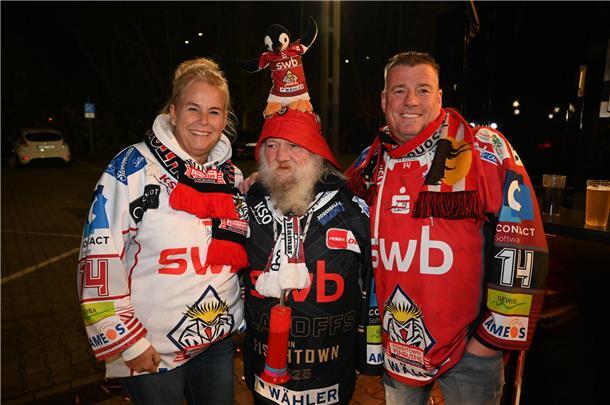 Das sind die schönsten Bilder der Fishtown-Pinguin-Fans beim CHL-Achtelfinalspie...