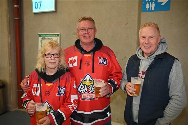 Das sind die schönsten Bilder der Fishtown-Pinguin-Fans beim CHL-Achtelfinalspie...