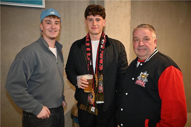 Das sind die schönsten Bilder der Fishtown-Pinguin-Fans beim CHL-Achtelfinalspie...