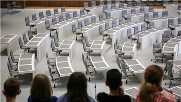 Das Sommerferienprogramm des Landtags richtet sich an Kinder von sechs bis zwölf Jahren. Bei zwei Tagesfahrten haben sie die Möglichkeit, das Parlament in Hannover von innen kennenzulernen.