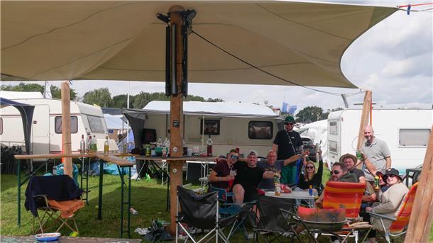 Deichbrand: Das sind die abgefahrensten Wohnwagen und Zelte auf dem Campingplatz Das Sonnensegel
