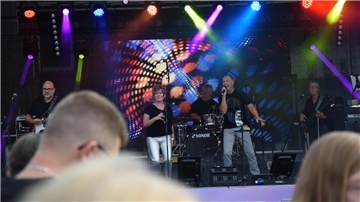 Das Stadtfest ist eröffnet. Zum Auftakt spielten am Donnerstag die Lokalmatadoren von Prime Time.