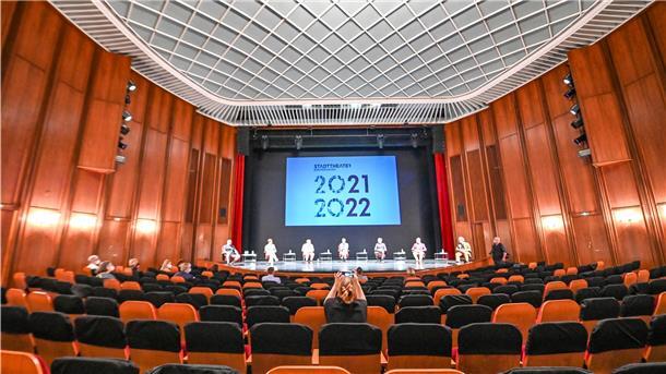 Das Stadttheater stellt im Großen Haus den Spielplan für die Spielzeit 2021/22 vor.