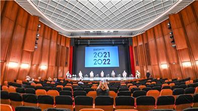 Das Stadttheater stellt im Großen Haus den Spielplan für die Spielzeit 2021/22 vor.