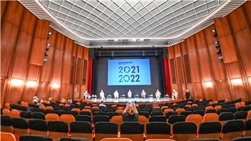 Das Stadttheater stellt im Großen Haus den Spielplan für die Spielzeit 2021/22 vor.