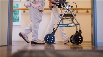 Das Statistische Bundesamt erwartet, dass der Bedarf an Pflegekräften bis 2049 auf insgesamt 2,15 Millionen ansteigt.