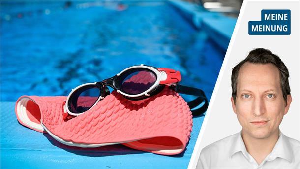 In der linken Hälfte sind eine Badekappe, eine Schwimmbrille sowie ein Becken im Hintergrund zu sehen. Rechts daneben ist der Kopf des Autors zu sehen, der ein weißes Hemd trägt.  