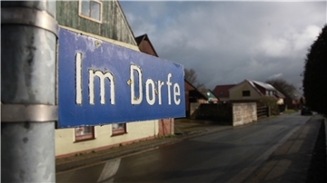 Das Symbolfoto zeigt die Straße „Im Dorfe“ in Mulsum.